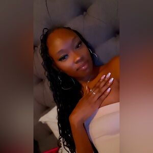 Meet your Posher, Dimietra